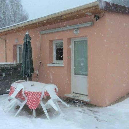 Le Coin Tranquille Au Pied Du Puy De Dome Lägenhet Pontgibaud Exteriör bild